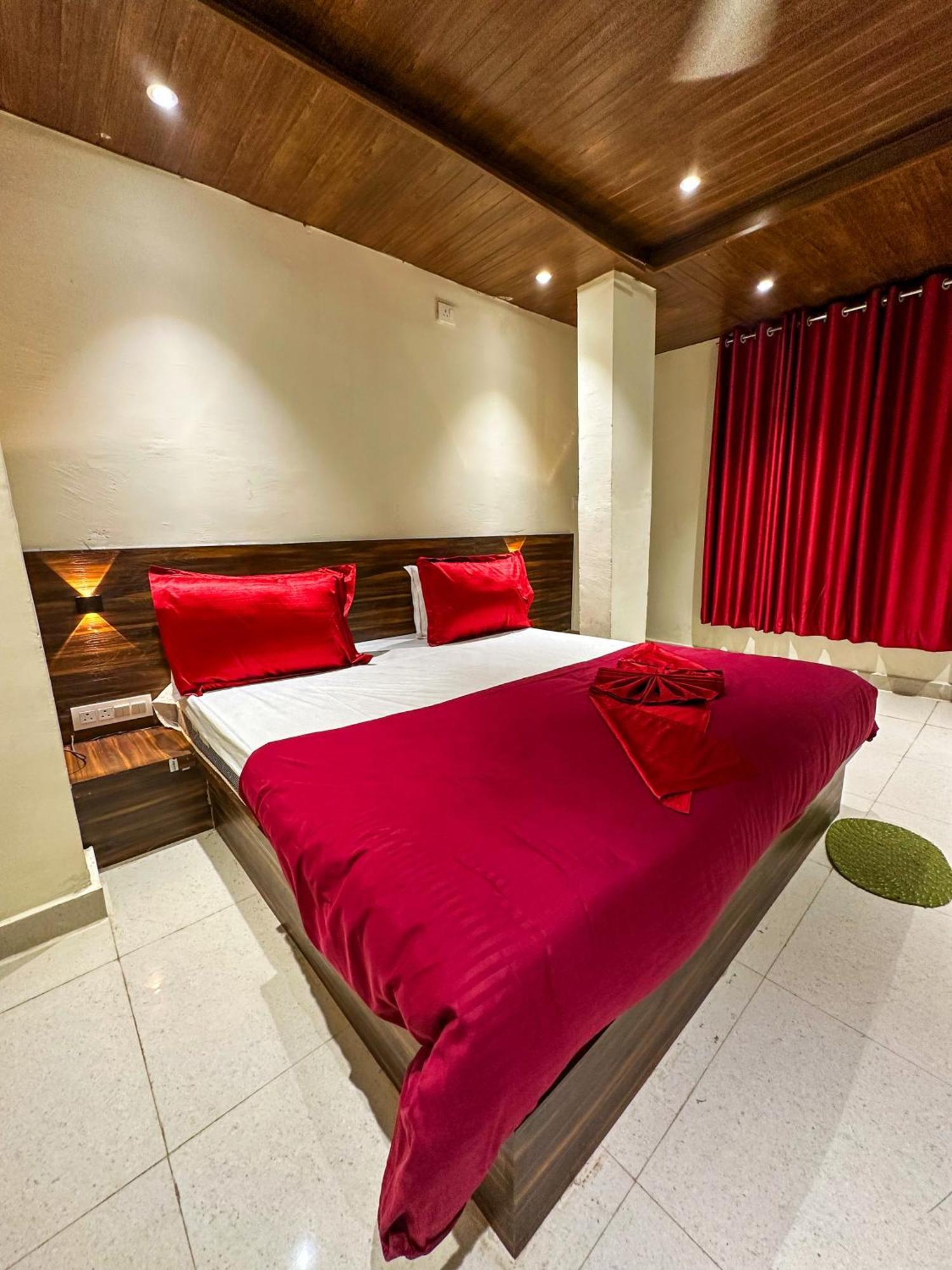 Hotel Payal & Restaurent Pachmarhī المظهر الخارجي الصورة